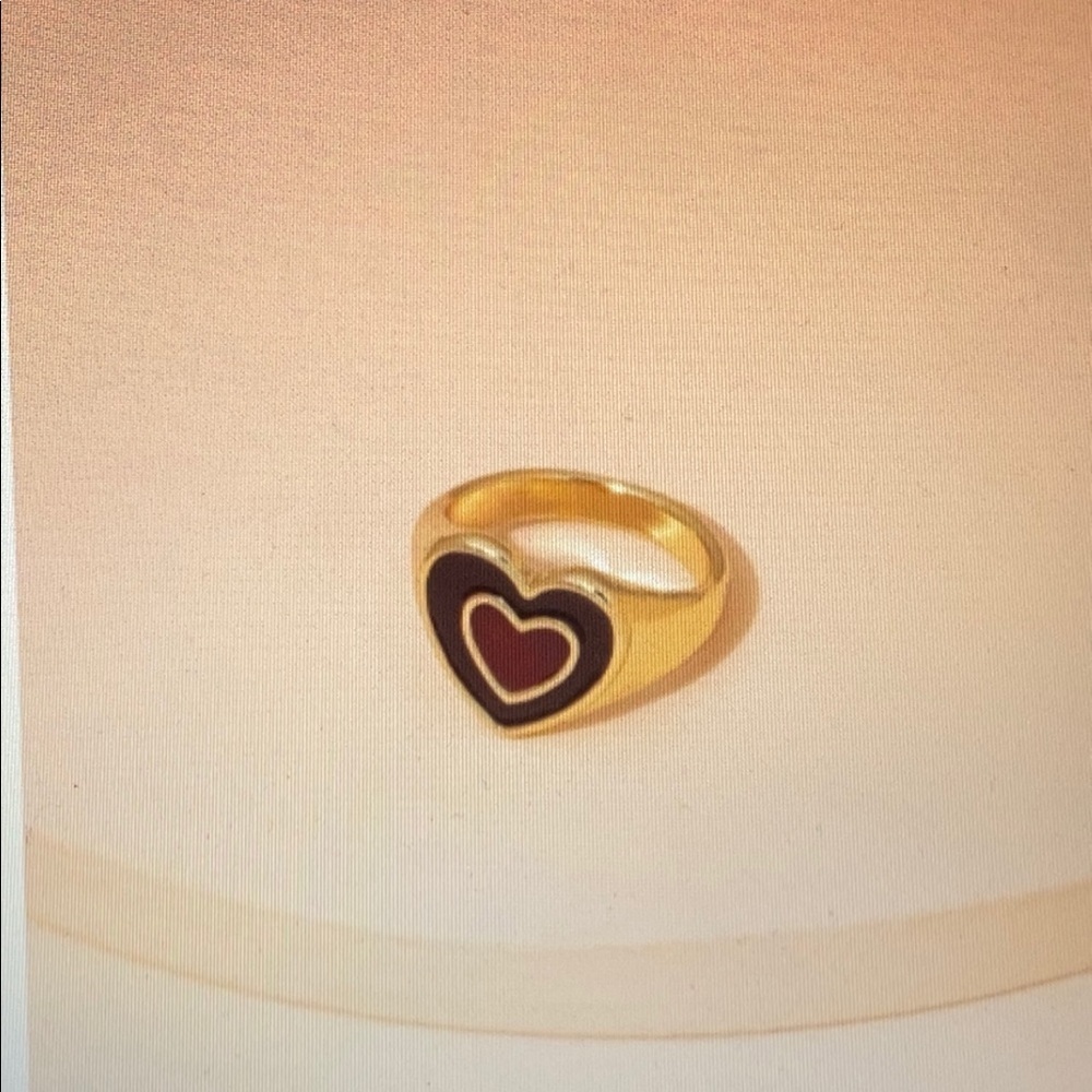 ❤️Faux Gold Heart Detail Ring Size 7 - Picture 2 of 2